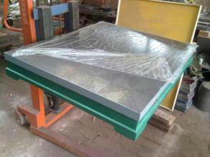 河北鑄鐵平臺在重型機械中的重要性